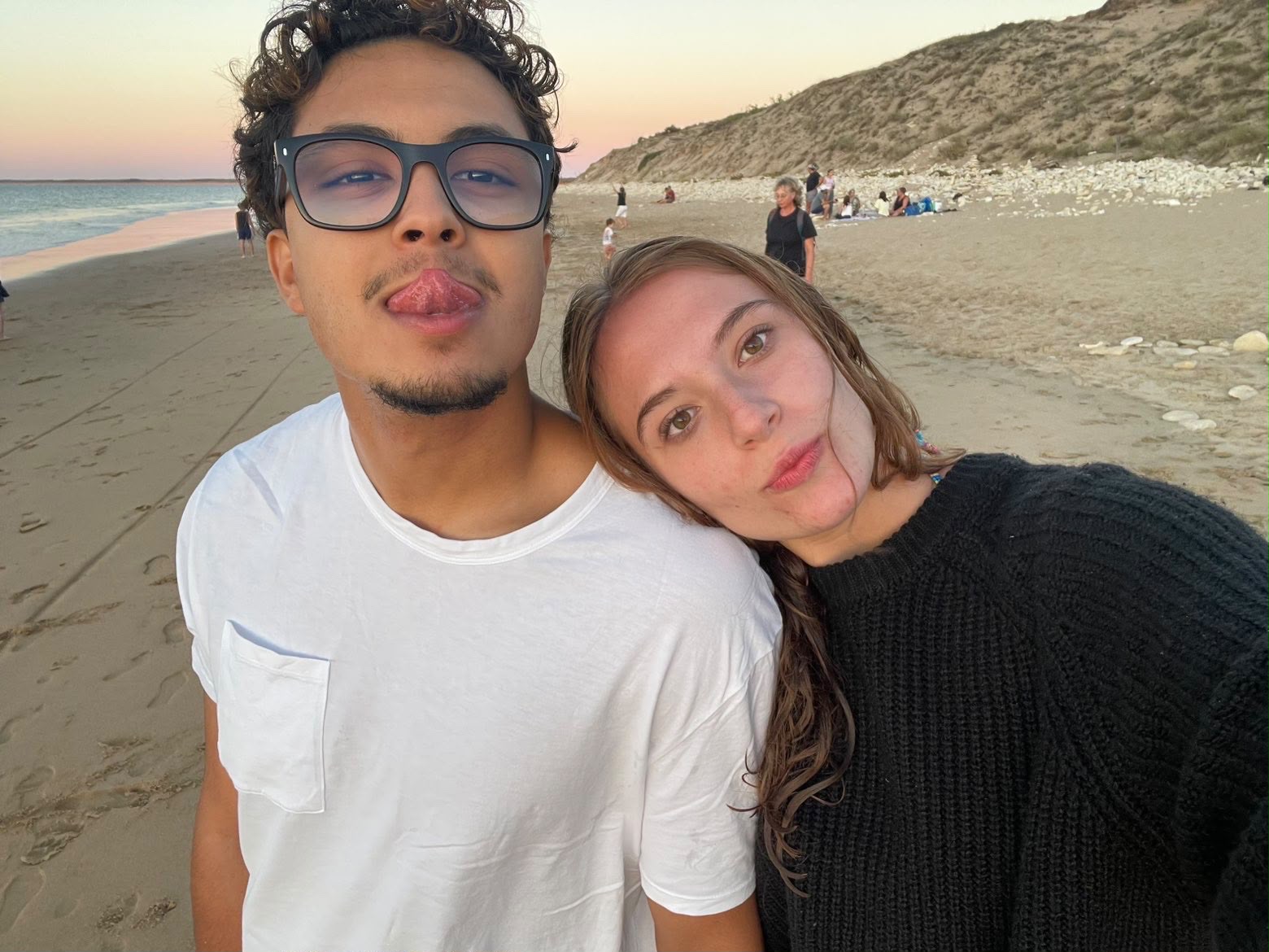 Nous deux sur la plage au coucher du soleil